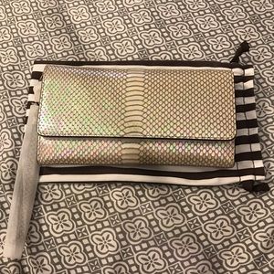 BNWOT Henri Bendel Metallic Snakeskin Wristlet